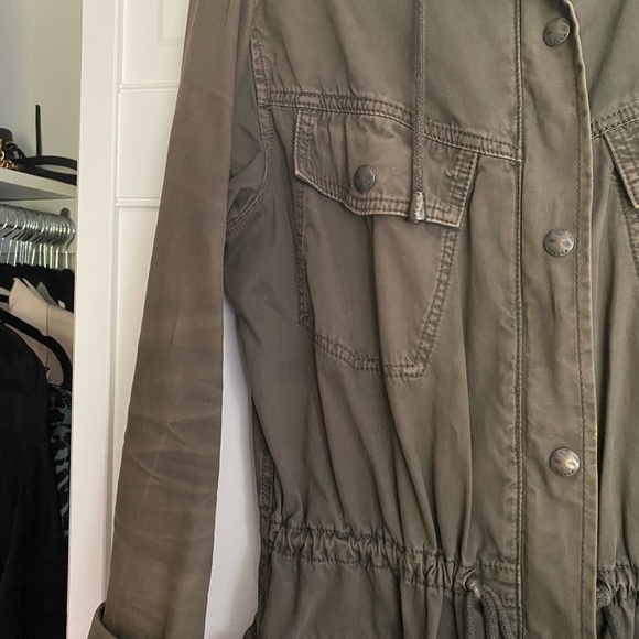 Talula | Most Popular Aritzia Jacket - Picture 2 of 4